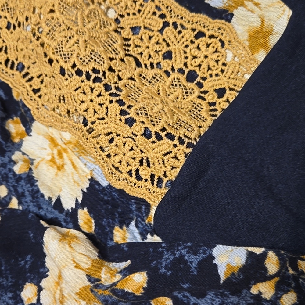 NWT Cato XL Floral Sleeve Top - Picture 2 of 3